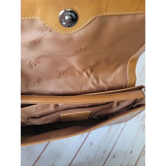 Fossil Structured Leather Handbag - Picture 9 of 11